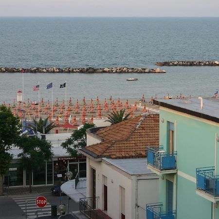 Hotel Ribot Rimini Buitenkant foto