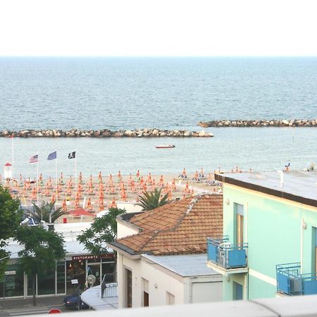 Hotel Ribot Rimini Buitenkant foto