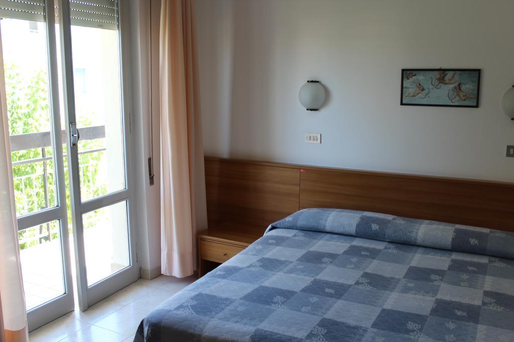 Hotel Ribot Rimini Buitenkant foto