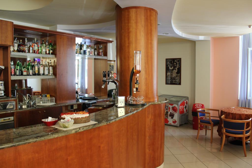 Hotel Ribot Rimini Buitenkant foto