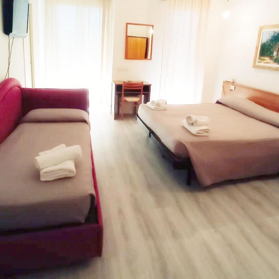 Hotel Ribot Rimini Buitenkant foto