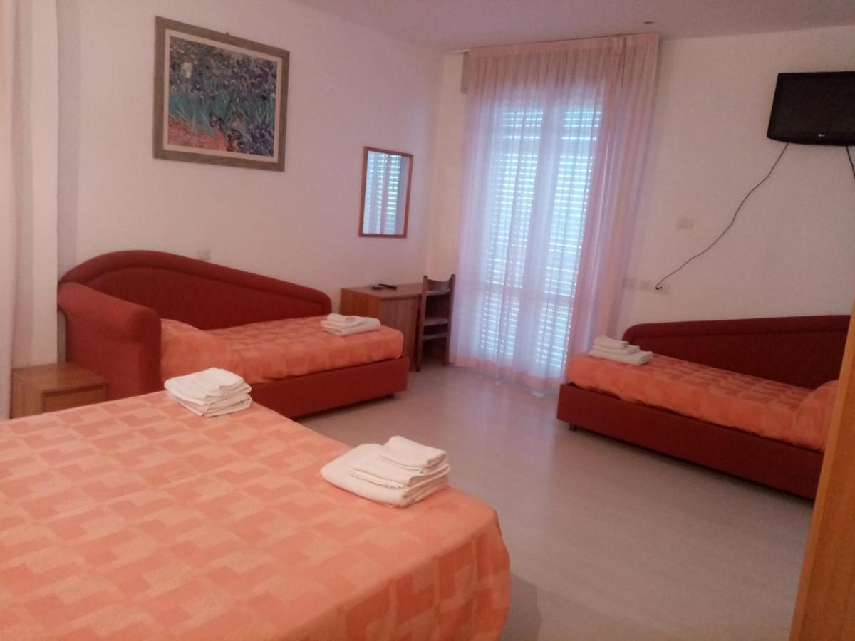 Hotel Ribot Rimini Buitenkant foto