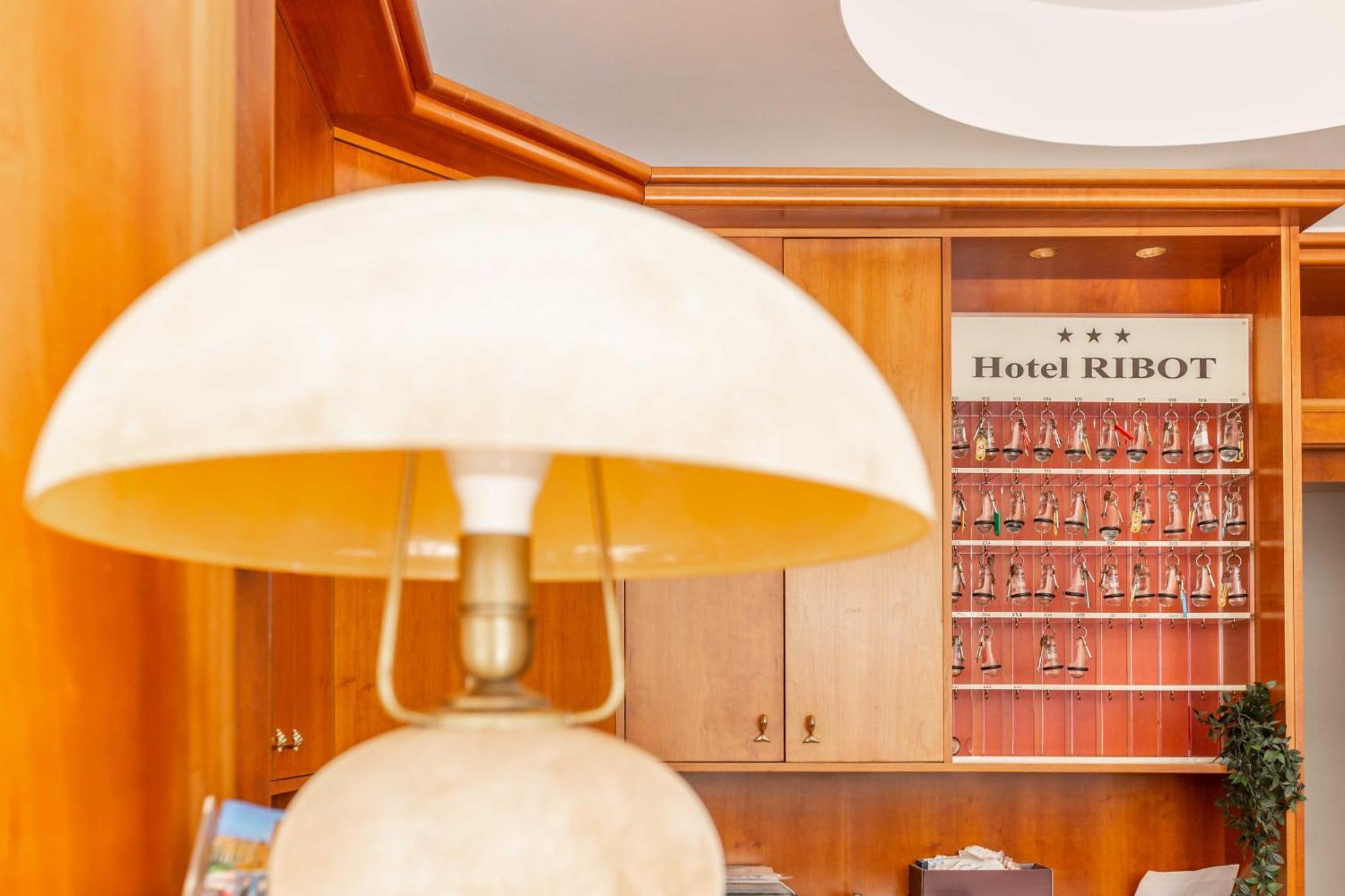 Hotel Ribot Rimini Buitenkant foto