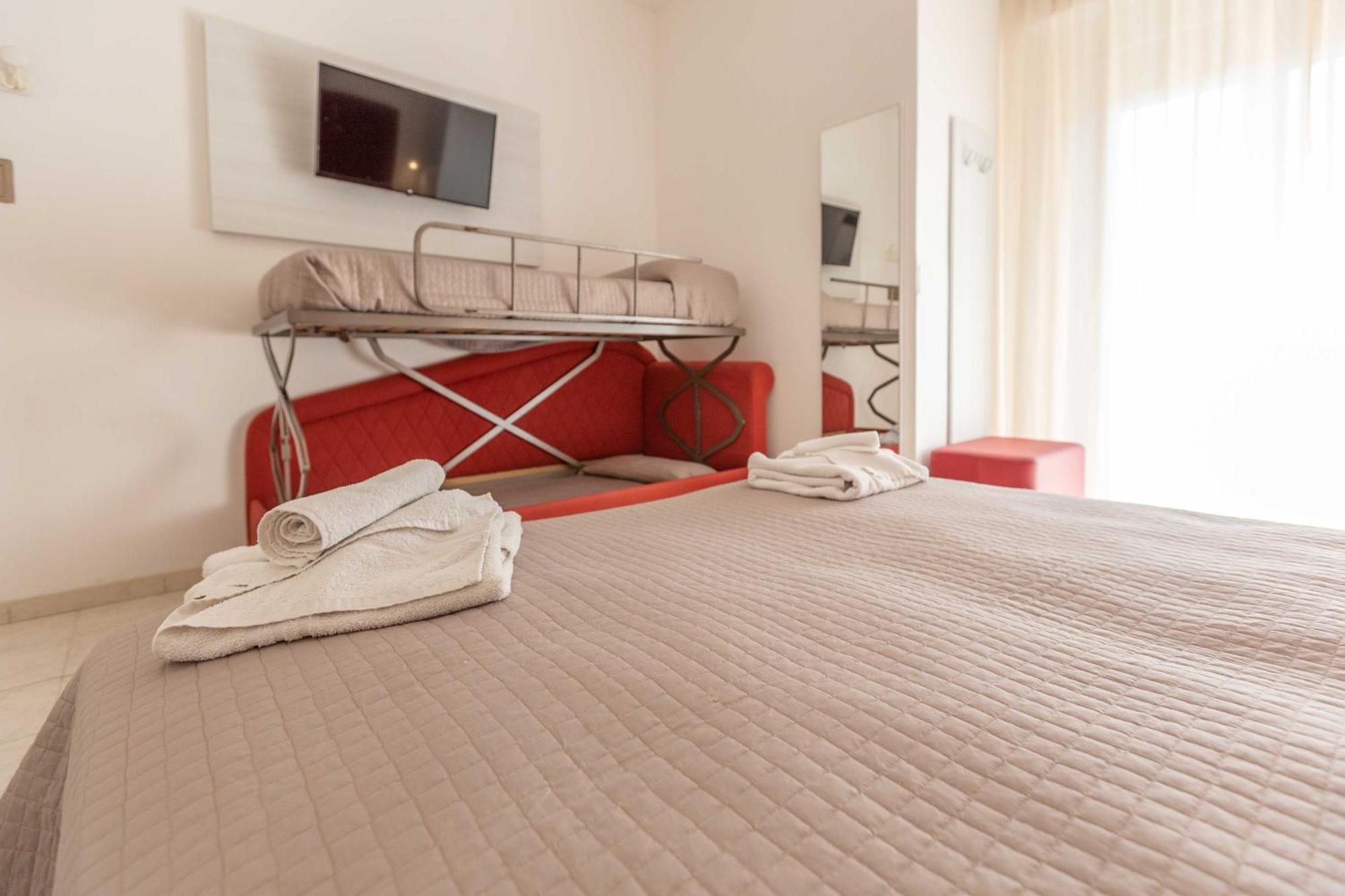 Hotel Ribot Rimini Buitenkant foto