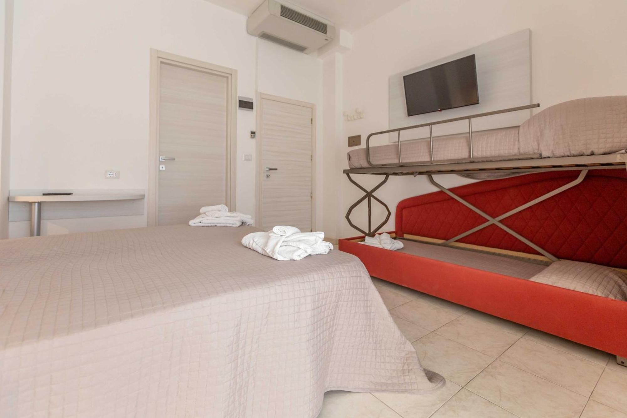 Hotel Ribot Rimini Buitenkant foto