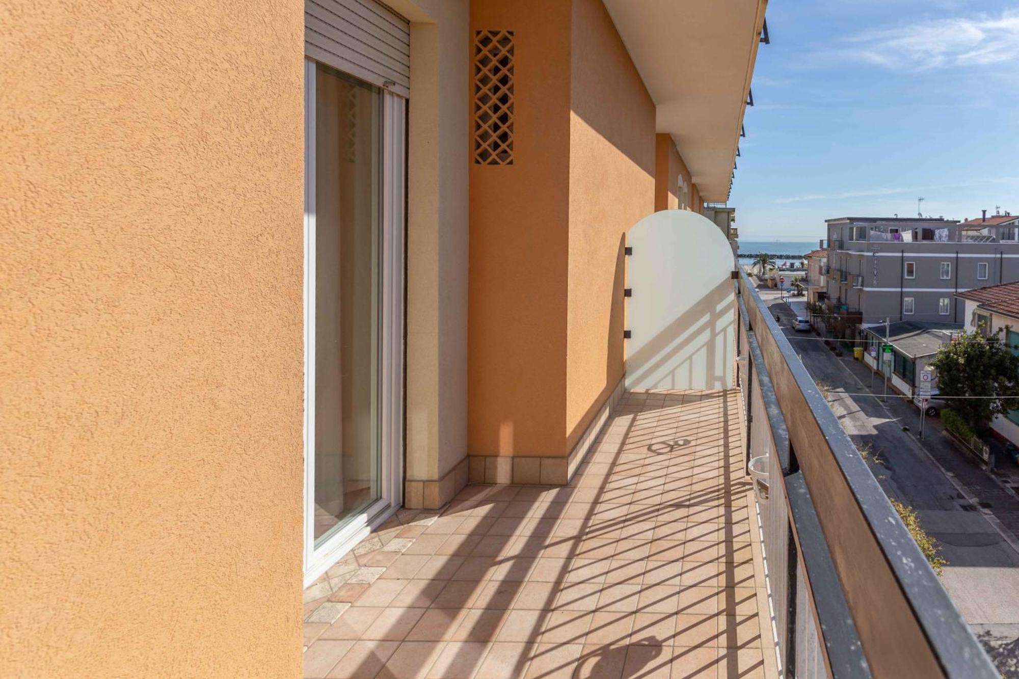 Hotel Ribot Rimini Buitenkant foto