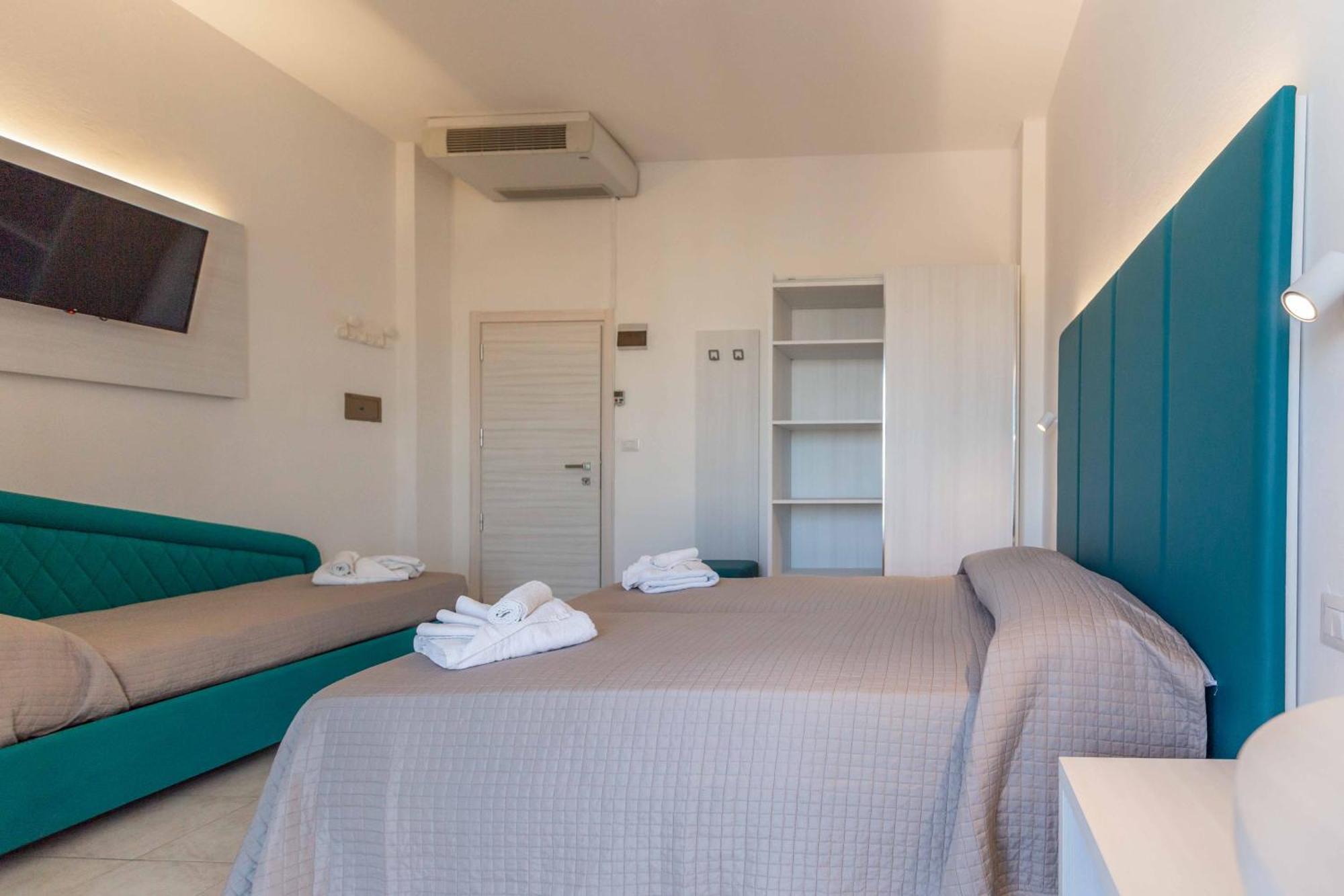 Hotel Ribot Rimini Buitenkant foto