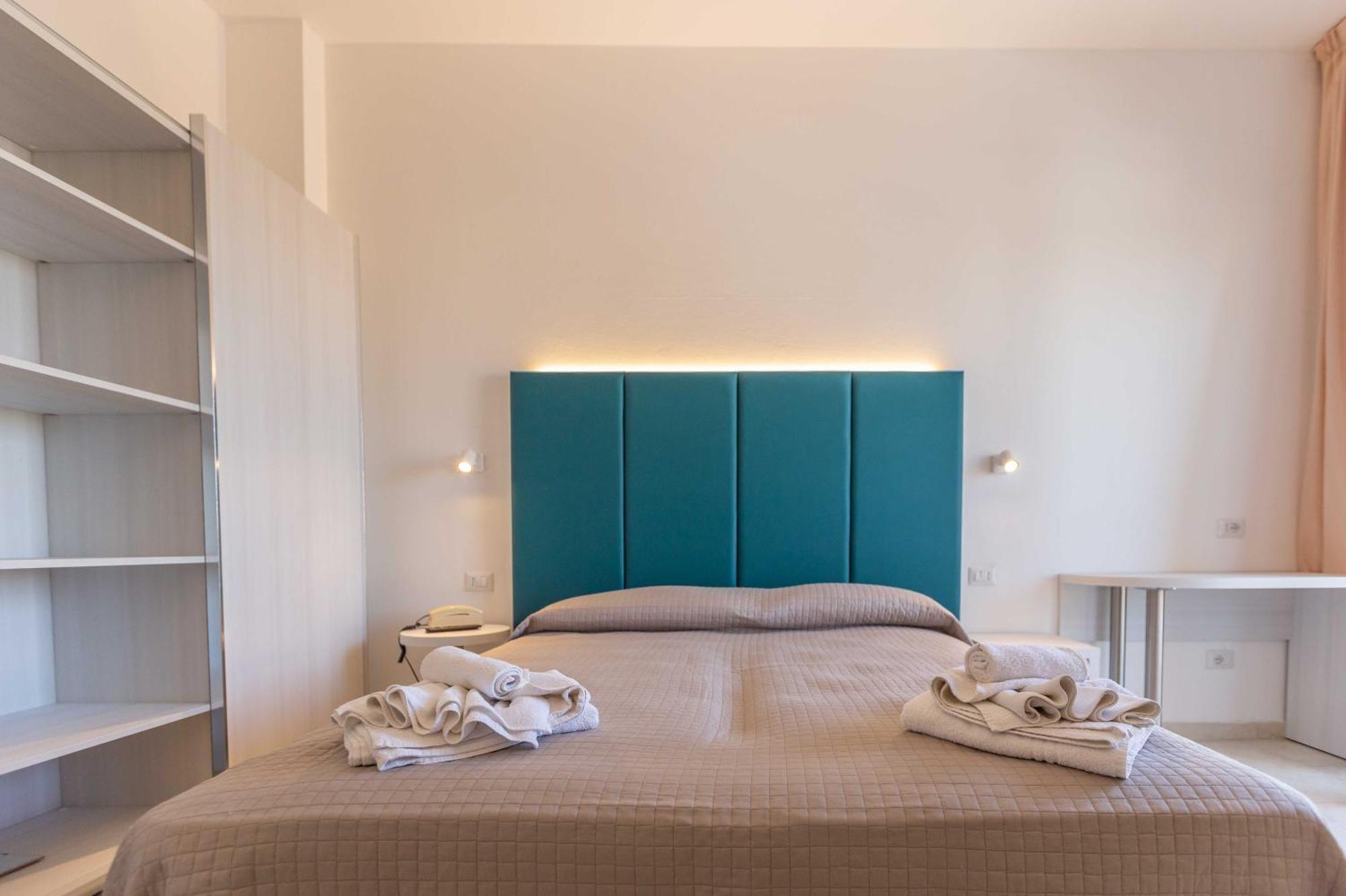 Hotel Ribot Rimini Buitenkant foto