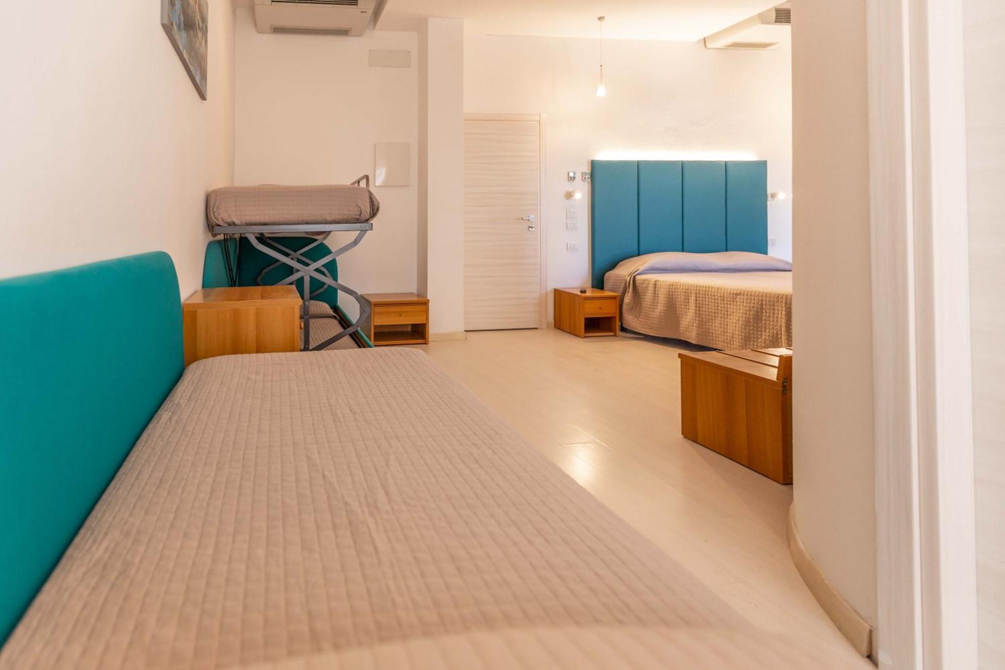Hotel Ribot Rimini Buitenkant foto