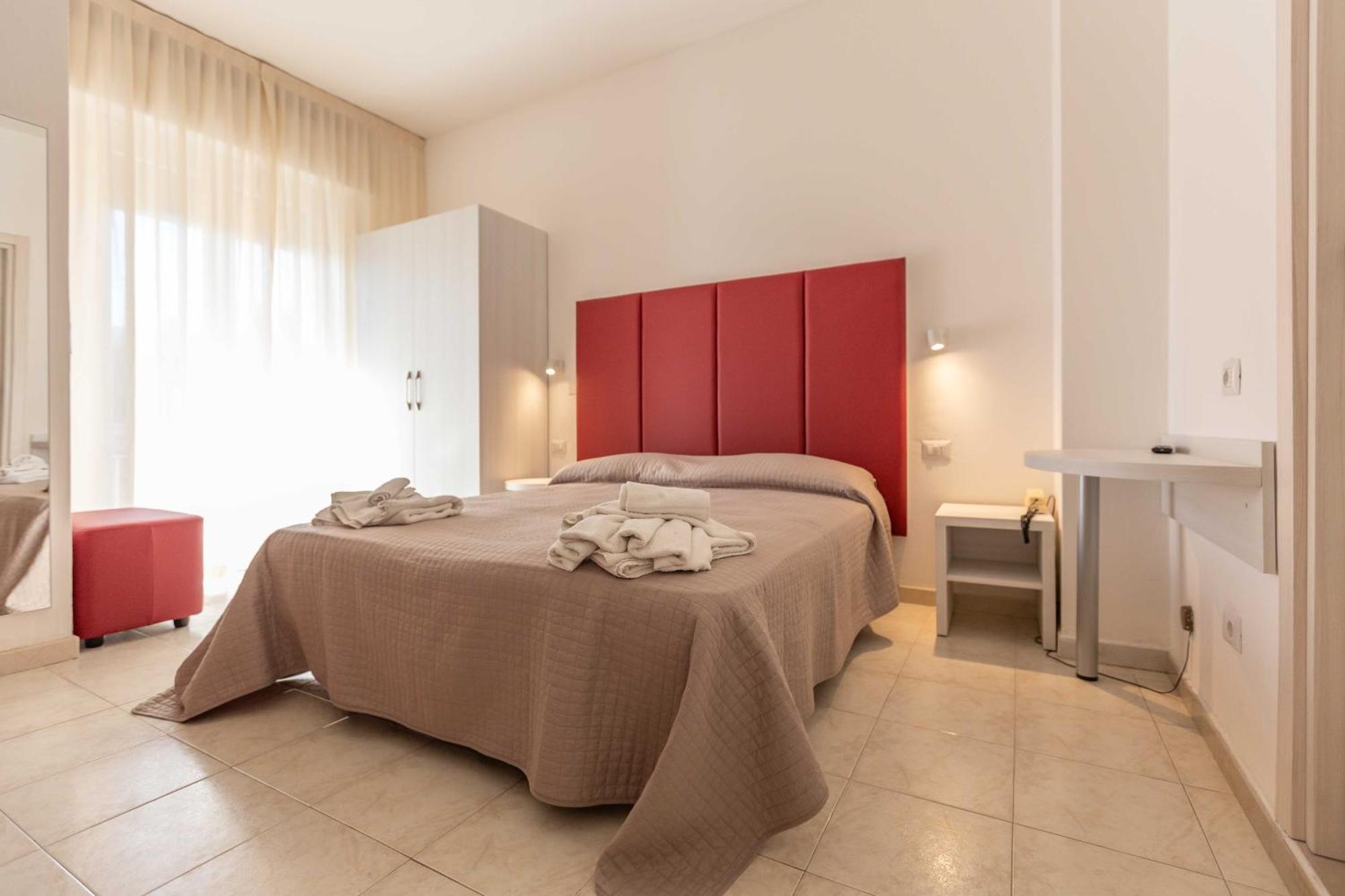Hotel Ribot Rimini Buitenkant foto