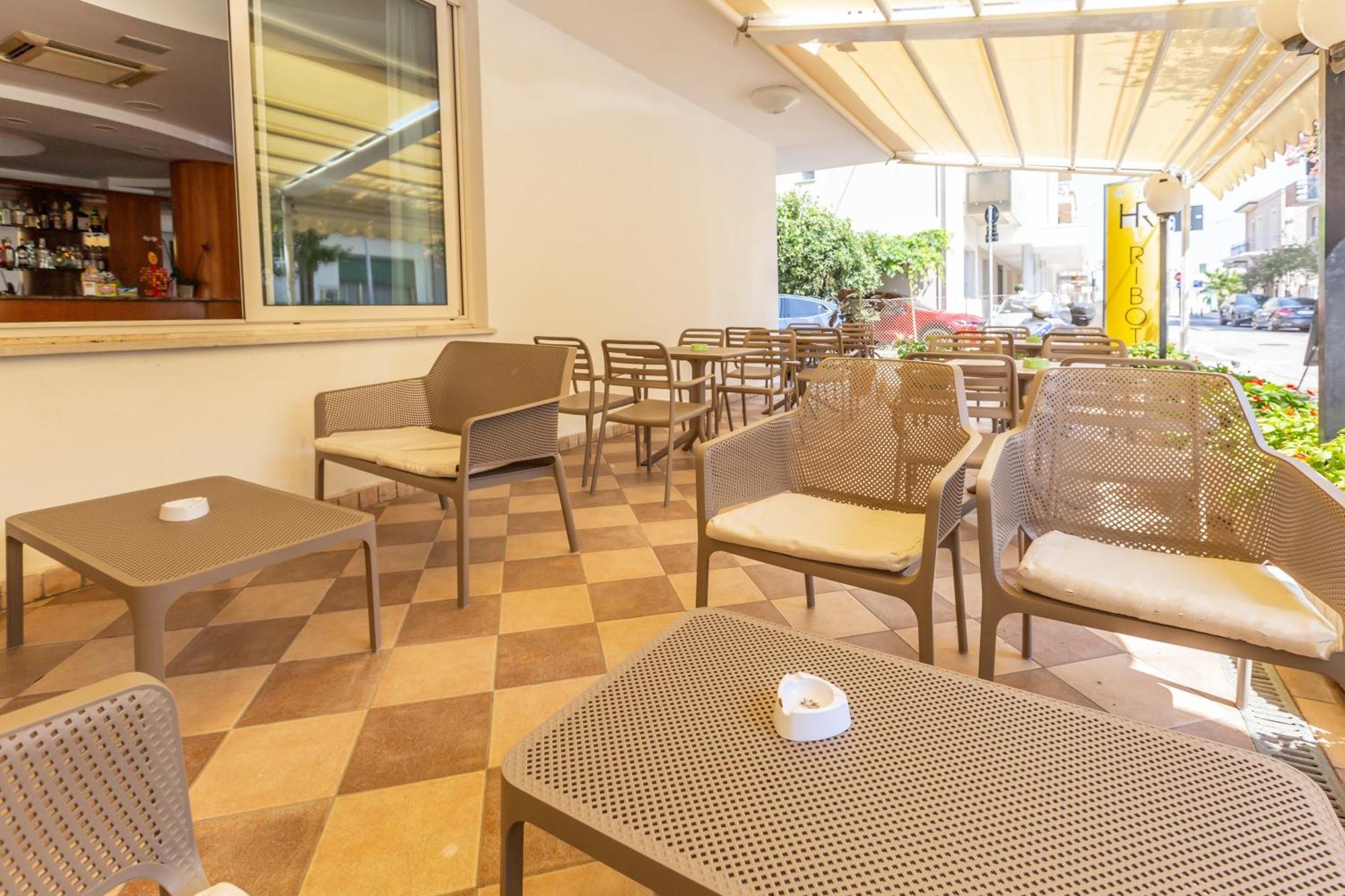 Hotel Ribot Rimini Buitenkant foto