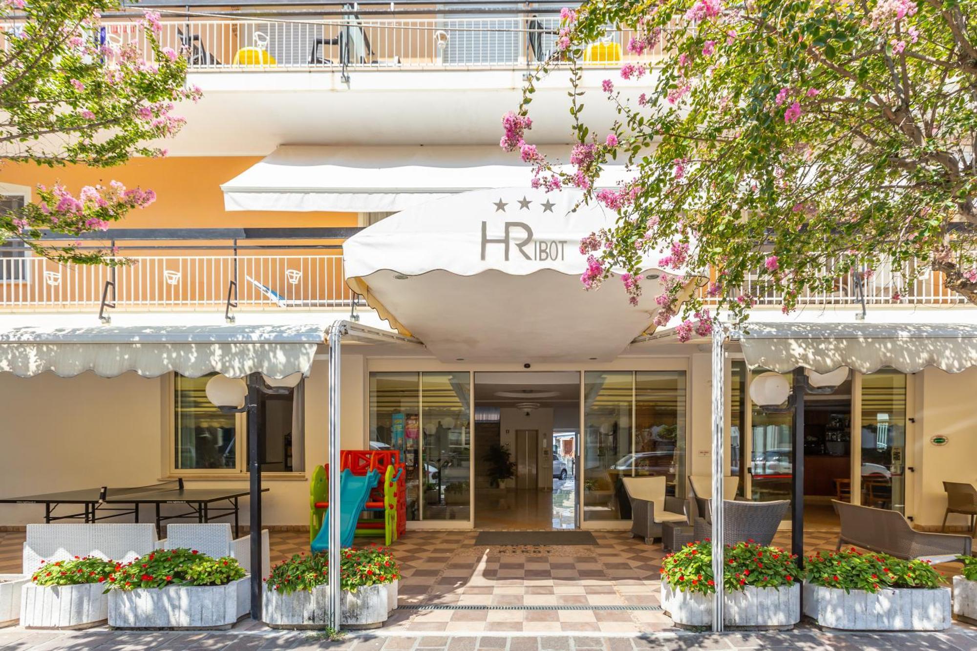 Hotel Ribot Rimini Buitenkant foto