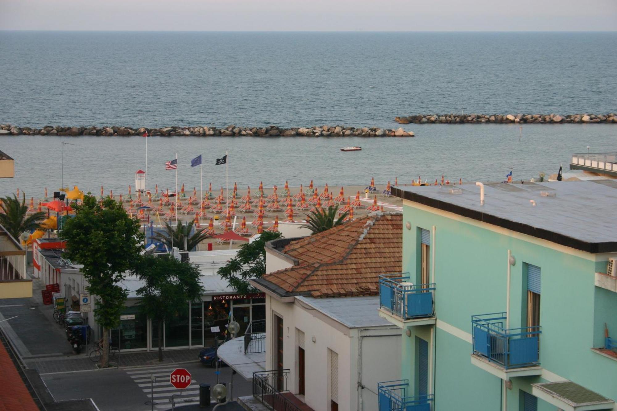 Hotel Ribot Rimini Buitenkant foto