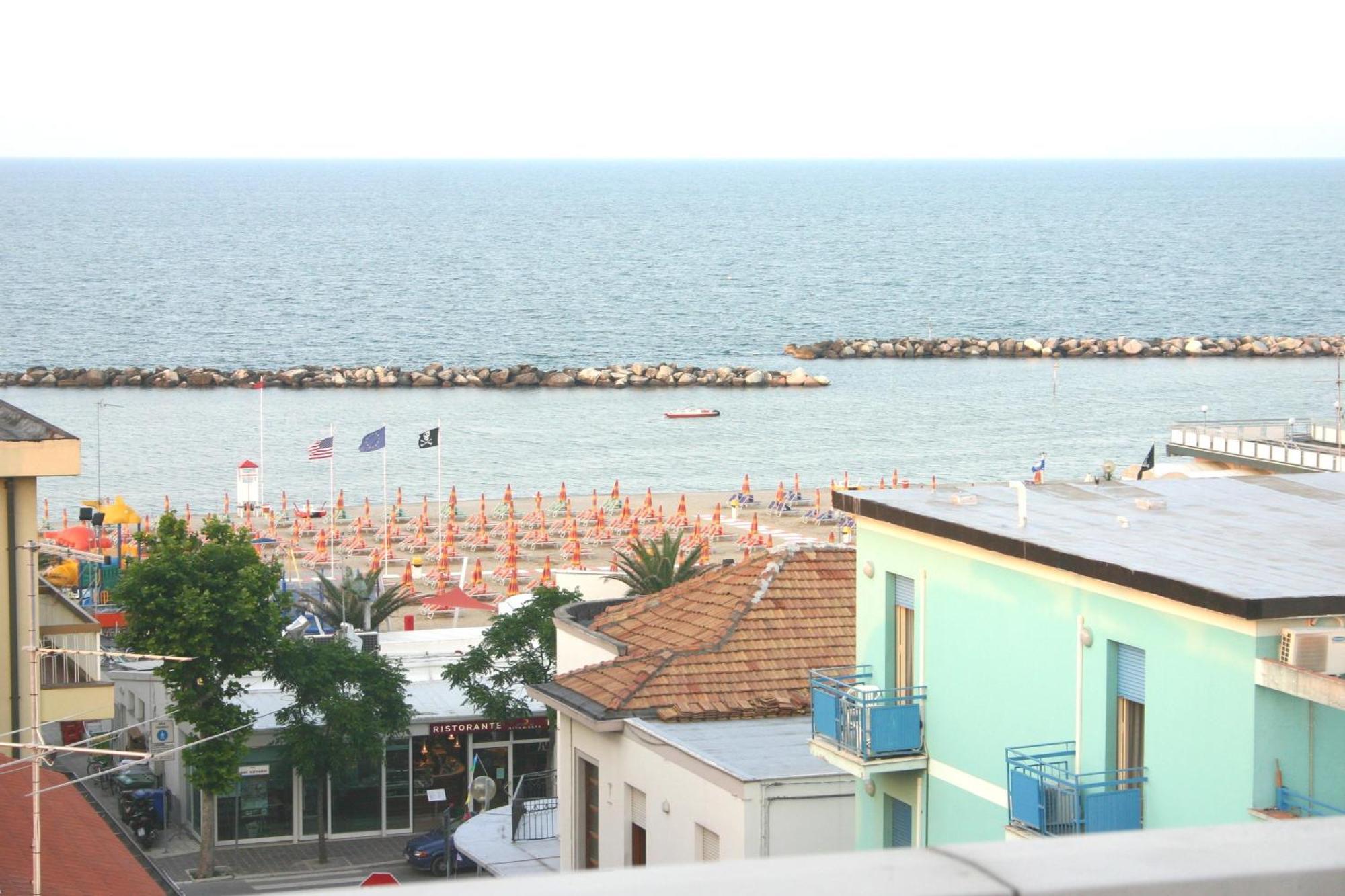 Hotel Ribot Rimini Buitenkant foto
